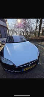 Motorkap Tesla Model S wit, Ophalen