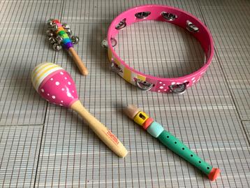 Houten muziekinstrumenten set beschikbaar voor biedingen