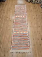 Handgeweven oosterse wollen kelim loper 289x78, Huis en Inrichting, Stoffering | Tapijten en Kleden, Info@SlatsAntiek.nl, Crème