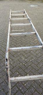 Uit vouwbare trap ijzer.kan een verfje gebruiken., Doe-het-zelf en Verbouw, Ladders en Trappen, Ophalen of Verzenden, Gebruikt