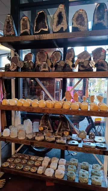 Mega UITVERKOOP STRUNEMA kristallen kaarsverlichting en meer beschikbaar voor biedingen