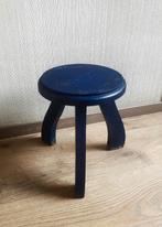 Blauw houten krukje - driepoot, Ophalen of Verzenden, Gebruikt, Hout