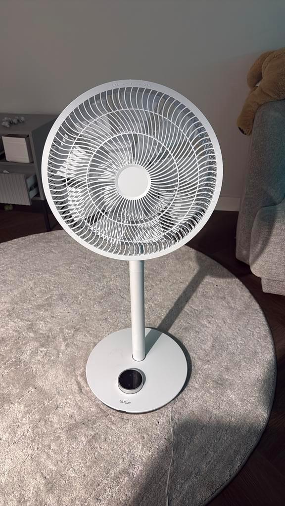 Duux Whisper Flex - Smart Statiefventilator- Wit, Witgoed en Apparatuur, Ventilatoren, Zo goed als nieuw, Statiefventilator, Ophalen of Verzenden