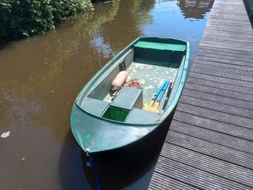 Boot, bootje, visbootje, roeibootje  beschikbaar voor biedingen