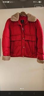 Mooie rode winterjas met bontkraag - Clockhouse maat 44, Kleding | Dames, Jassen | Winter, Maat 42/44 (L), Ophalen of Verzenden