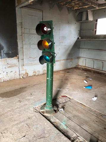 Vintage Verkeerslicht beschikbaar voor biedingen
