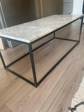 Marmeren/metalen salontafel beschikbaar voor biedingen