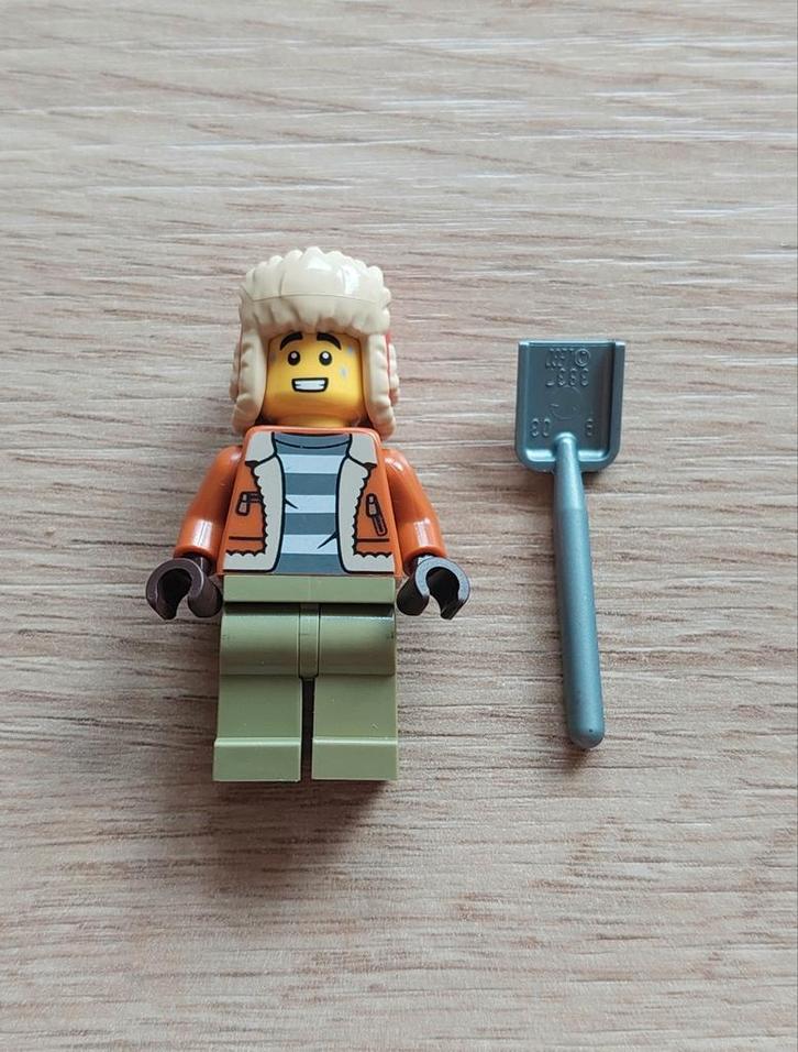 Lego minifiguur man met sneeuw schep (kerst), Kinderen en Baby's, Speelgoed | Duplo en Lego, Nieuw, Lego, Ophalen of Verzenden
