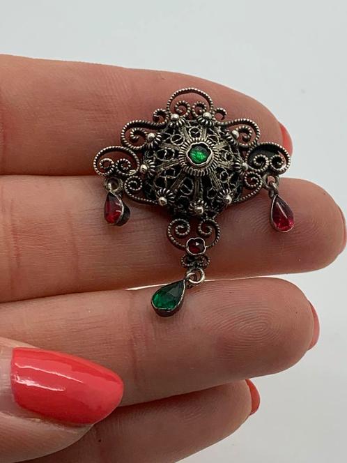 V238 Prachtige zilveren streekdracht broche, Sieraden, Tassen en Uiterlijk, Antieke sieraden, Zilver, Met edelsteen, Ophalen of Verzenden