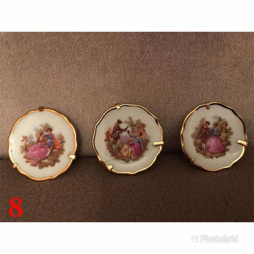 3 Porseleinen Bordjes op Standaard - Limoges Stijl, Verzamelen, Porselein, Kristal en Bestek, Zo goed als nieuw, Bord of Schaal