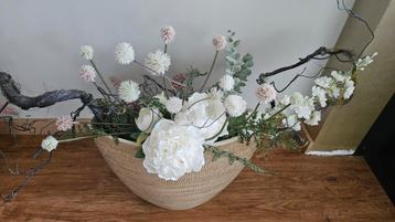 2 Bloempotten met zijde kunstbloemen. beschikbaar voor biedingen