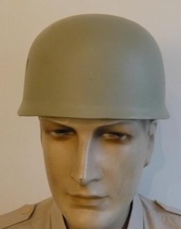nagemaakte Falschirmjägerhelm gemaakt van een Stahlhelm beschikbaar voor biedingen