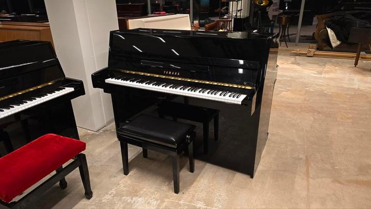 Silent Yamaha piano model PP114! Beter dan de huidige B2 mpd, Muziek en Instrumenten, Piano's, Zo goed als nieuw, Piano, Zwart