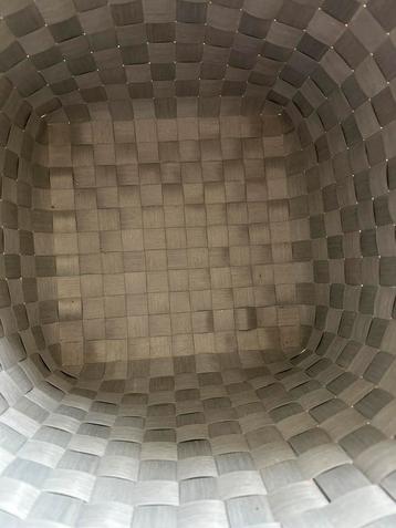 Mand van gevlochten kunststof nieuw grijs beschikbaar voor biedingen