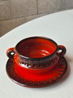 Vintage soepkom en schotel rood, Ophalen of Verzenden, Overige stijlen