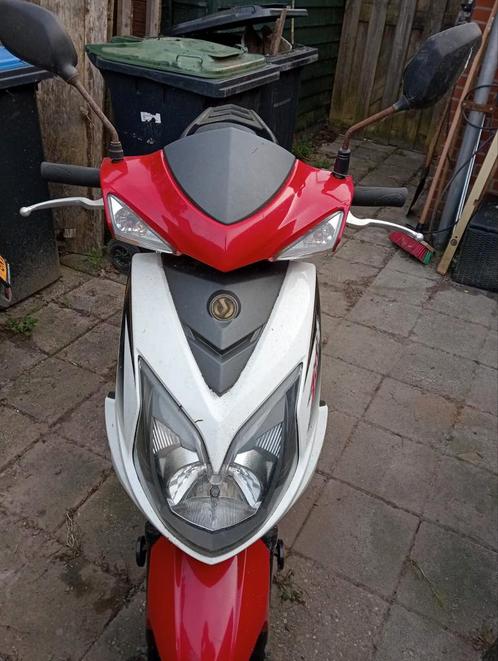 prima scooter, Fietsen en Brommers, Scooters | SYM, Zo goed als nieuw, Overige modellen, Maximaal 25 km/u, Benzine, Ophalen of Verzenden