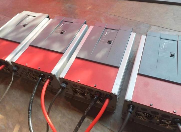 Tbs 1600 watt
Zuivere sinus omvomer inverter victron, Caravans en Kamperen, Camper-accessoires, Ophalen