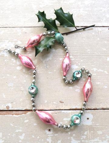 Oude glazen kralenketting ( Kerst) beschikbaar voor biedingen