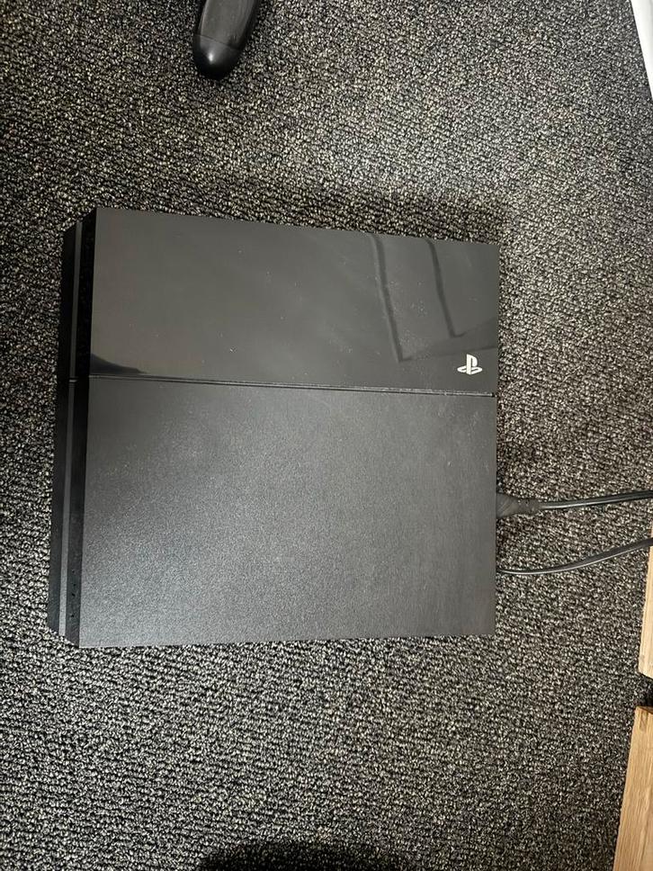 PS4 + 3 Controllers & 2 Games, Spelcomputers en Games, Spelcomputers | Sony PlayStation 4, Gebruikt, Original, 500 GB, Met 3 controllers of meer