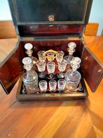 Antiek likeurkeldertje met 4 karaffen en 12 glaasjes, Antiek en Kunst, Antiek | Glas en Kristal, Ophalen