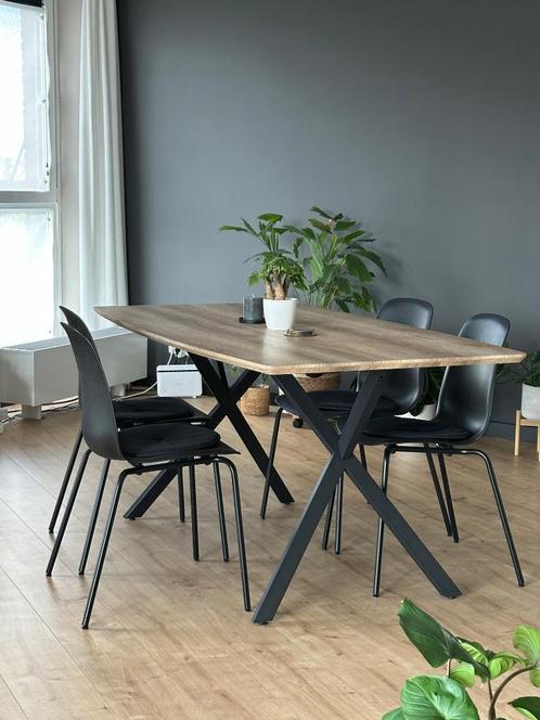 Eettafel eiken met stalen poten + stoelen kussens zwart, Huis en Inrichting, Tafels | Eettafels, Zo goed als nieuw, 50 tot 100 cm