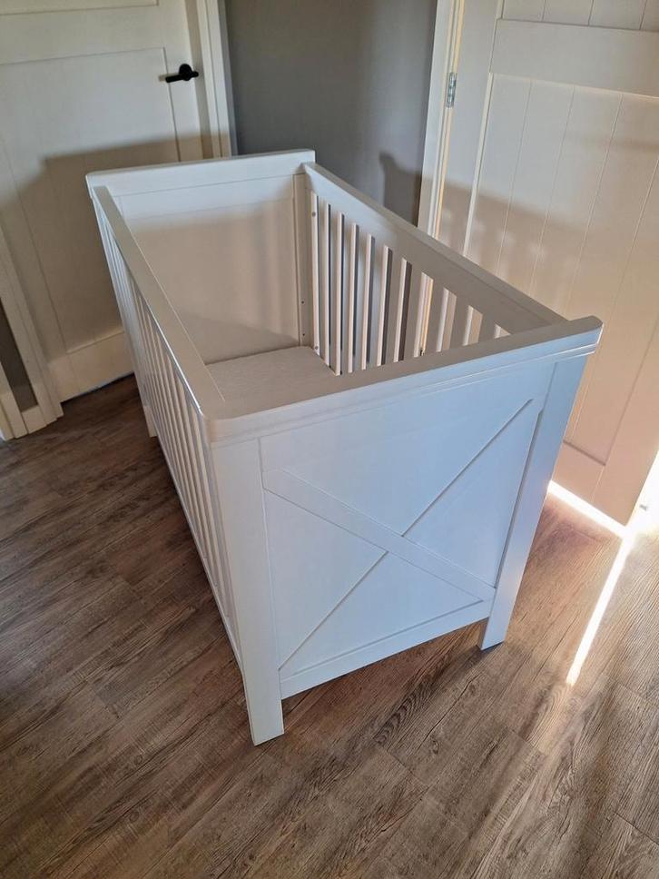 Mooi wit landelijk ledikant, Kinderen en Baby's, Babywiegjes en Ledikanten, Gebruikt, Ledikant, Ophalen