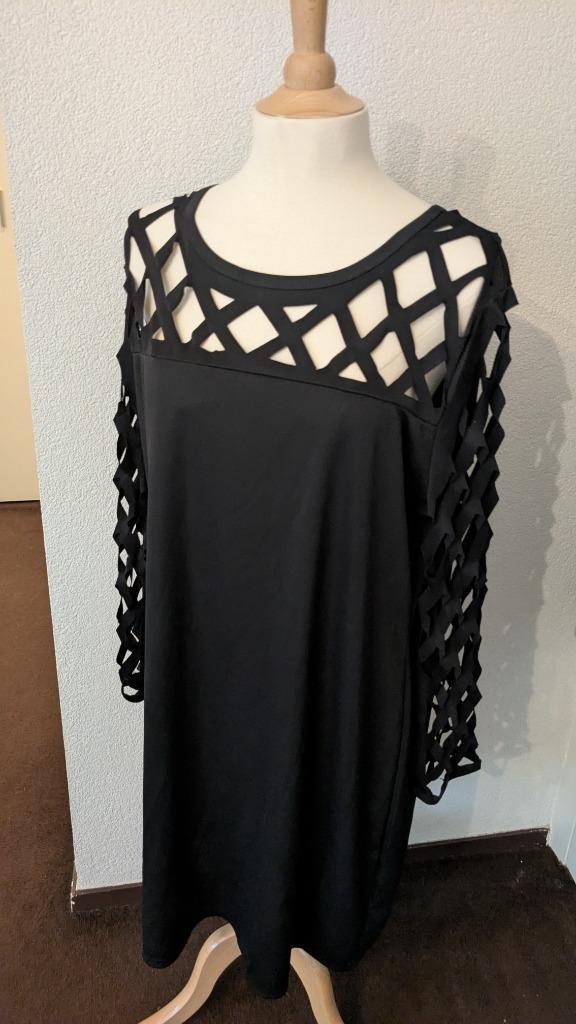 Sexie jurk - zwart - maat 44, Kleding | Dames, Jurken, Zo goed als nieuw, Maat 42/44 (L), Zwart, Knielengte, Verzenden