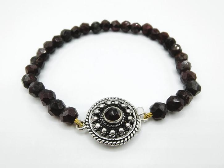 Granaten armband met zilveren slot, 18 cm., Sieraden, Tassen en Uiterlijk, Antieke sieraden, Armband, Zilver, Verzenden