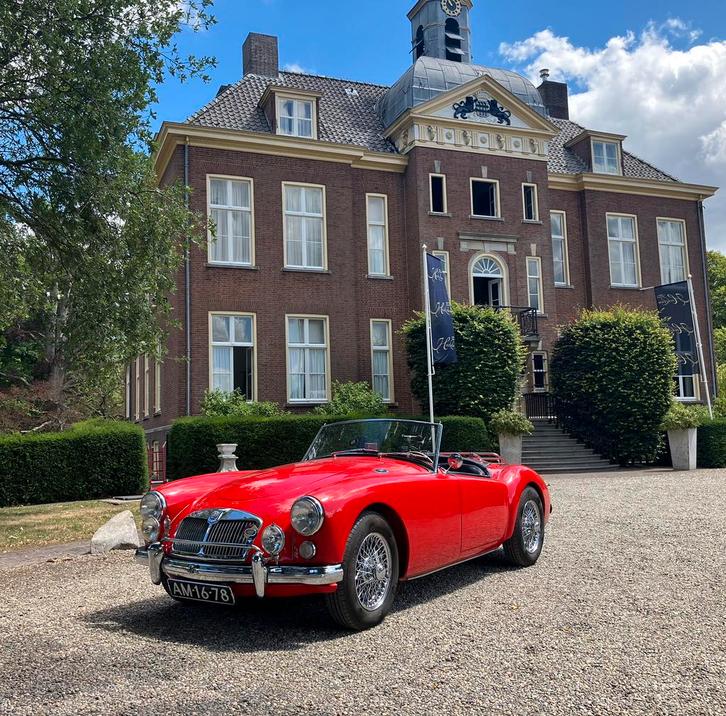 Klassieker Mga 1600 met veel toebehoren, Auto diversen, Handleidingen en Instructieboekjes, Ophalen