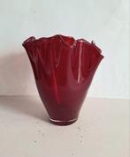 Murano stijl zware kristallen zakdoek vaas. Robijn rood., Ophalen of Verzenden, Rood, Glas, Minder dan 50 cm