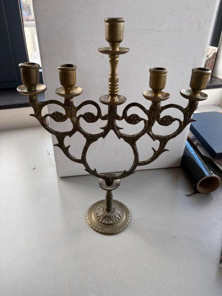 Vijf-lichts messing kandelaar 1920–1940) opengewerkt rococo, Antiek en Kunst, Antiek | Kandelaars, Koper of Brons, Verzenden