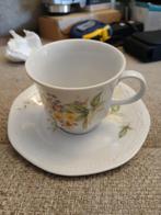 Te koop kop en schotel met gele bloemen Mitterteich Bavaria, Ophalen of Verzenden, Nieuw, Porselein, Kop en/of schotel