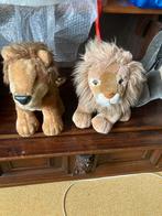 Twee oude leeuwen zoeken nieuw huis., Gebruikt, Ophalen