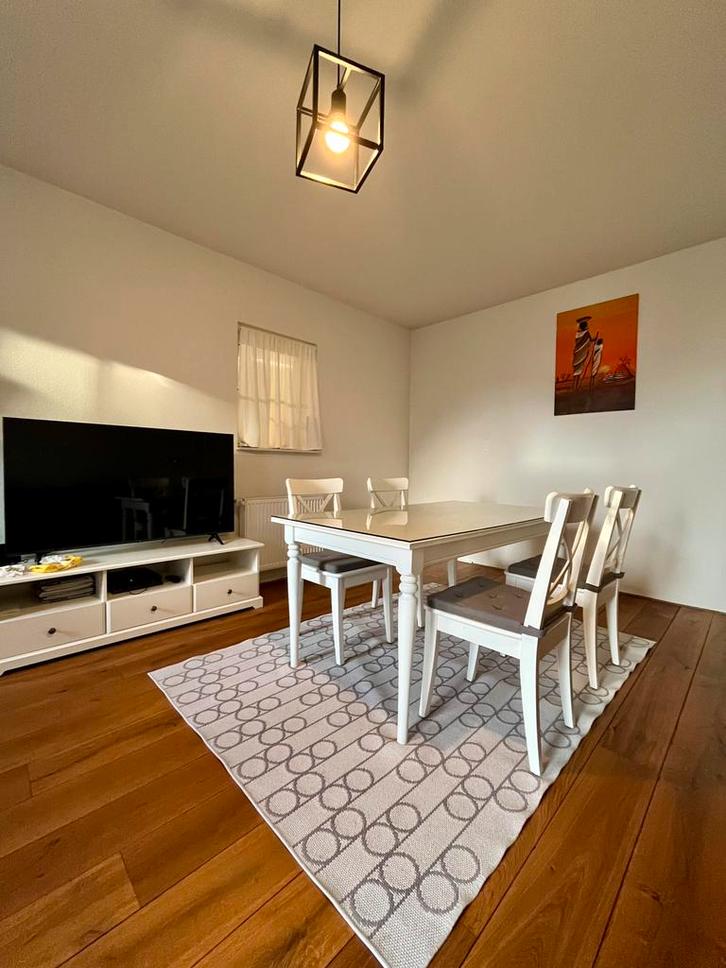 Ikea eettafel + geharde glasplaat met 4 ikea stoelen., Huis en Inrichting, Complete eetkamers, Zo goed als nieuw, 4 tot 6 stoelen