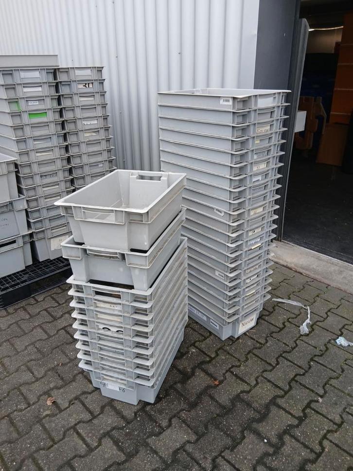 32x Nestbare Kunststof Bakken 60x40x20cm, Doe-het-zelf en Verbouw, Kratten en Dozen, Gebruikt, Bak of Kist, 50 tot 75 cm, Minder dan 35 cm