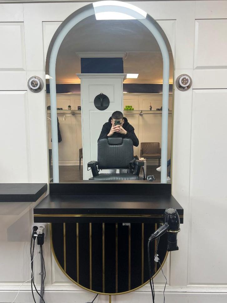 Kappersspiegel Gouden rand, Diensten en Vakmensen, Kappers en Thuiskappers