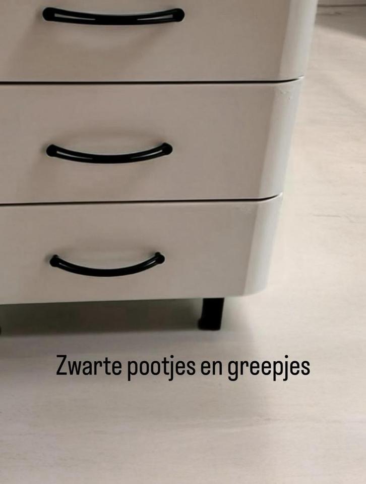 Vintage nachtkastjes, urban taupe met vintage behang, Huis en Inrichting, Kasten | Ladekasten, Zo goed als nieuw, Minder dan 100 cm