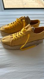 Linnen schoenen, Kleding | Dames, Schoenen, Geel, Ophalen of Verzenden, Sneakers of Gympen, Zo goed als nieuw