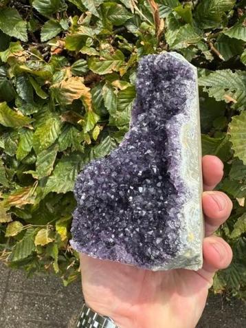 Prachtige paarse amethist bijna 1,3kg beschikbaar voor biedingen