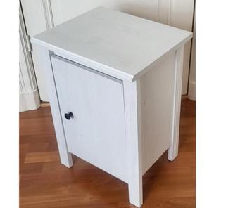 Nachtkast beschikbaar voor biedingen