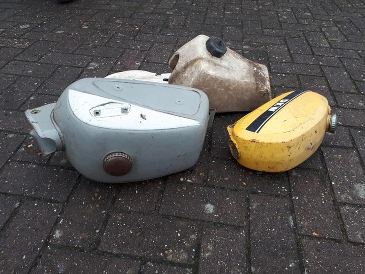 benzinebak tank bromfiets, Fietsen en Brommers, Brommeronderdelen | Algemeen, Gebruikt, Tank, Ophalen of Verzenden