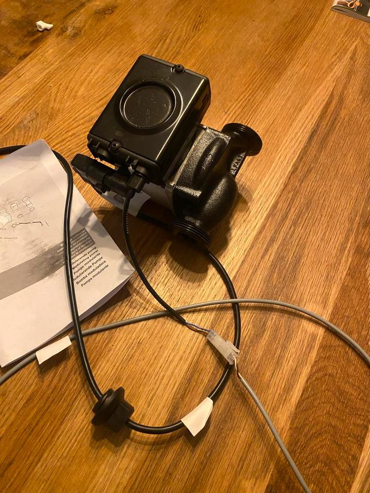 Modulerende CV Pomp - Grundfos UPM2 25-70 130, Doe-het-zelf en Verbouw, Verwarming en Radiatoren, Gebruikt, Cv-ketel of Combi-ketel