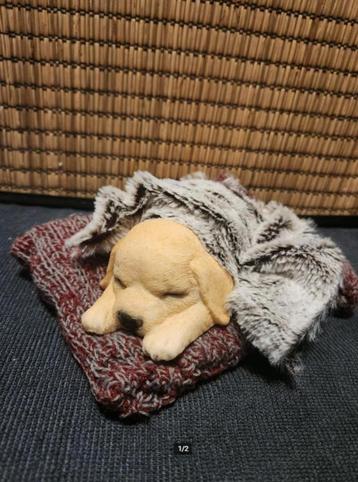 Decoratieve hond beeldje beschikbaar voor biedingen