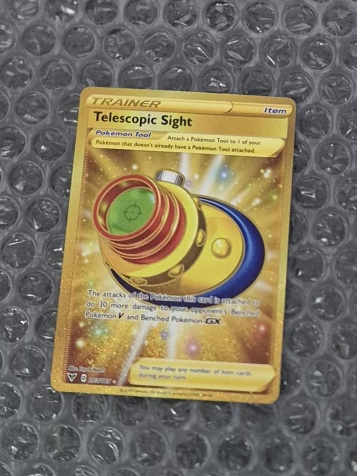 Gold Telescopic Sight 203/185 Vivid Voltage Sword & Shield, Hobby en Vrije tijd, Verzamelkaartspellen | Pokémon, Zo goed als nieuw