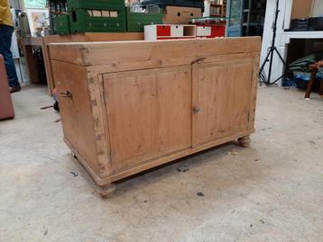Oude Houten Dekenkist met Deksel en Deuren beschikbaar voor biedingen