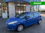 Ford FIESTA 1.6 TDCI LEASE TITANIUM-5DEURS-ECC-NAVI-ACHTERSC, Auto's, Euro 5, Gebruikt, Blauw, Bedrijf