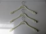 3 witte Hanro blousehangers, kledinghangers, Ophalen of Verzenden, Gebruikt, Kunststof, Volwassenen