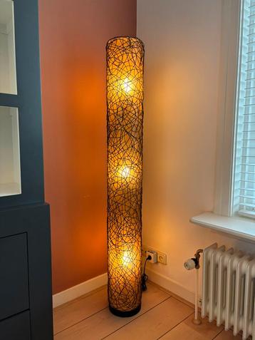 Staande lamp glasvezel rotan beschikbaar voor biedingen