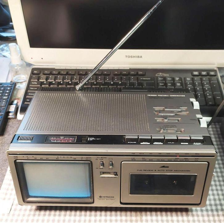 TV Radio Cassette Recorder Hitachi K-2400 12v, Antiek en Kunst, Antiek | Tv's en Audio, Ophalen of Verzenden