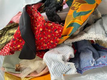 Vintage kleding voor Barbie beschikbaar voor biedingen